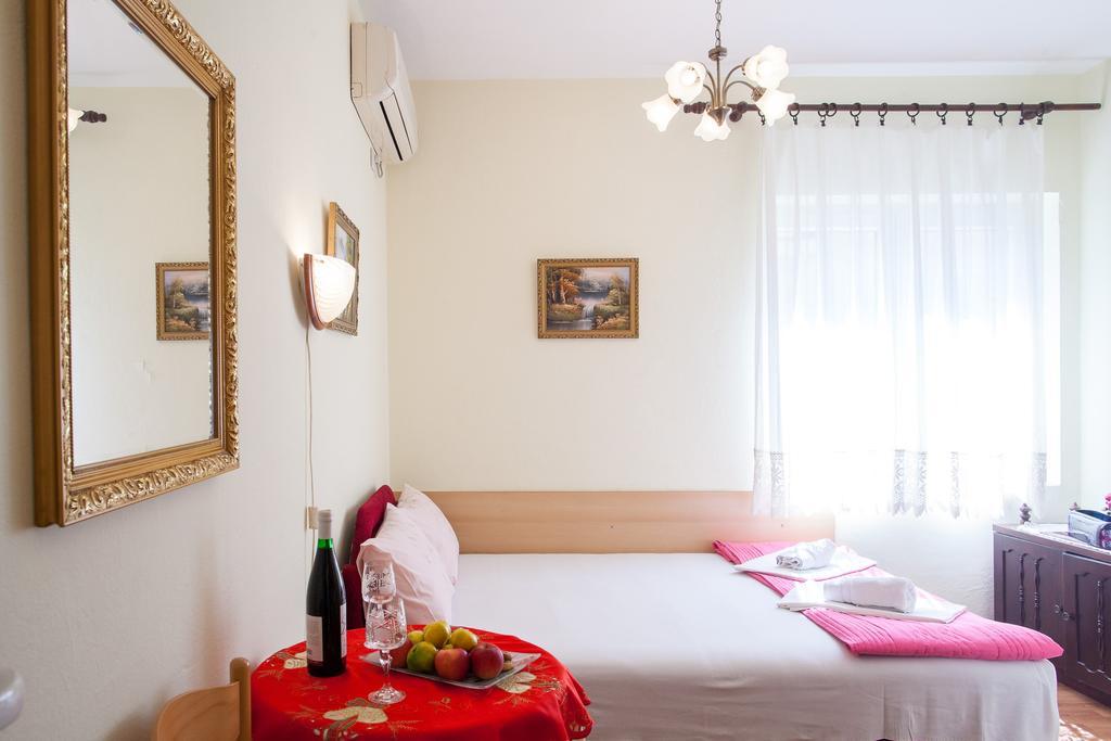Apartments & Rooms Jelka Котор Екстер'єр фото