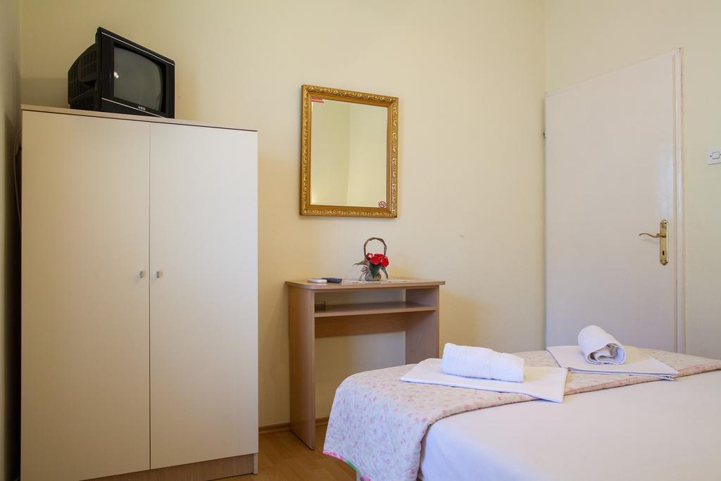 Apartments & Rooms Jelka Котор Екстер'єр фото