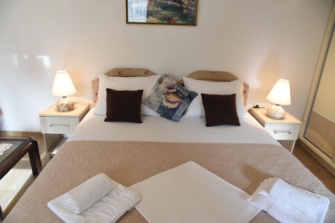 Apartments & Rooms Jelka Котор Екстер'єр фото
