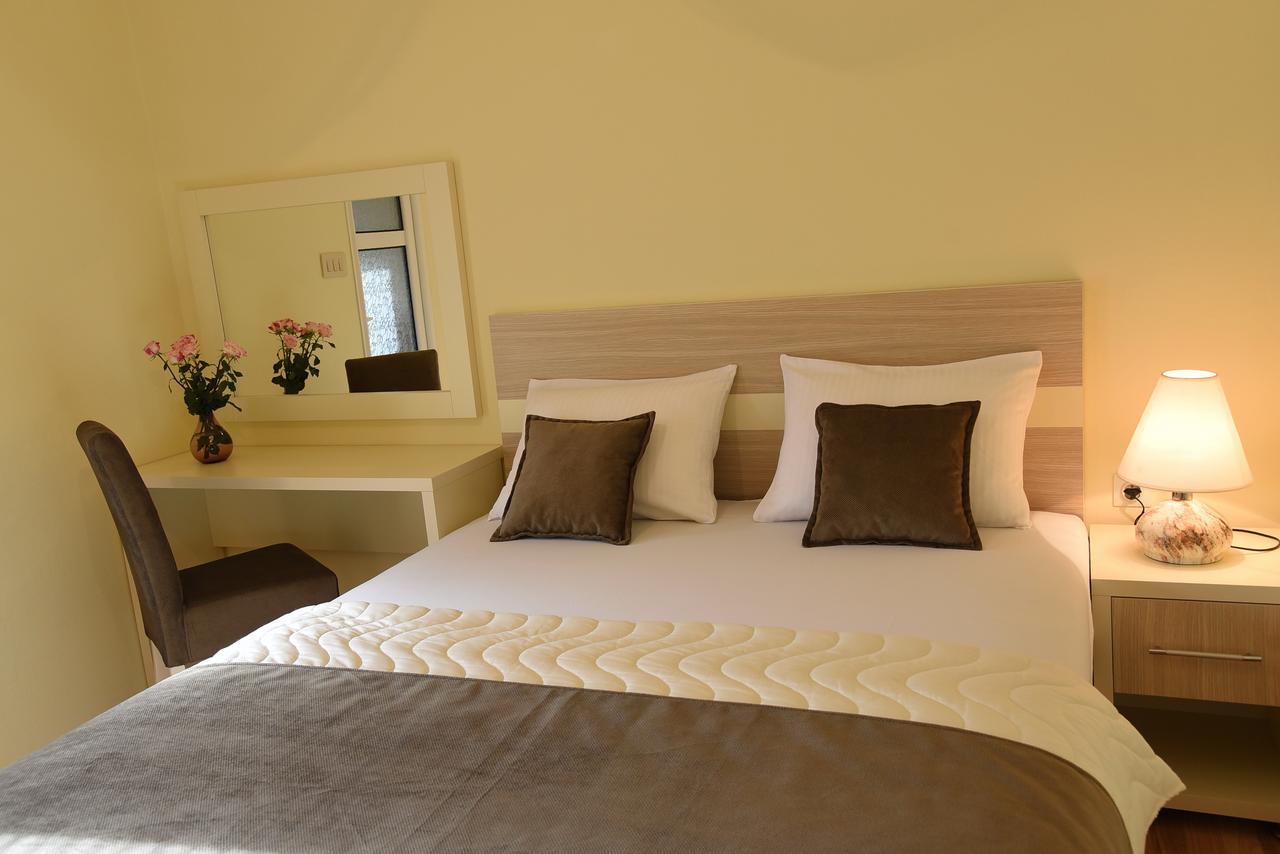 Apartments & Rooms Jelka Котор Екстер'єр фото