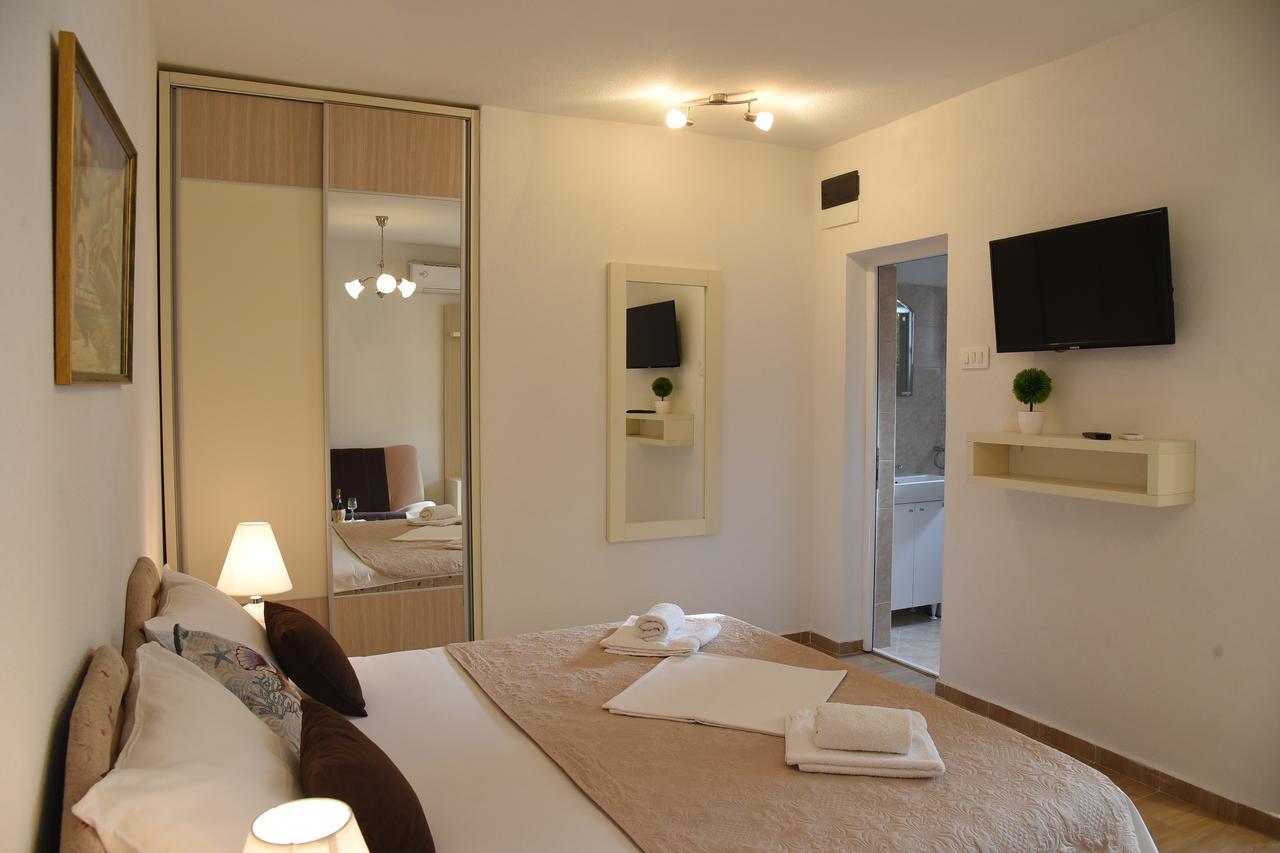 Apartments & Rooms Jelka Котор Екстер'єр фото