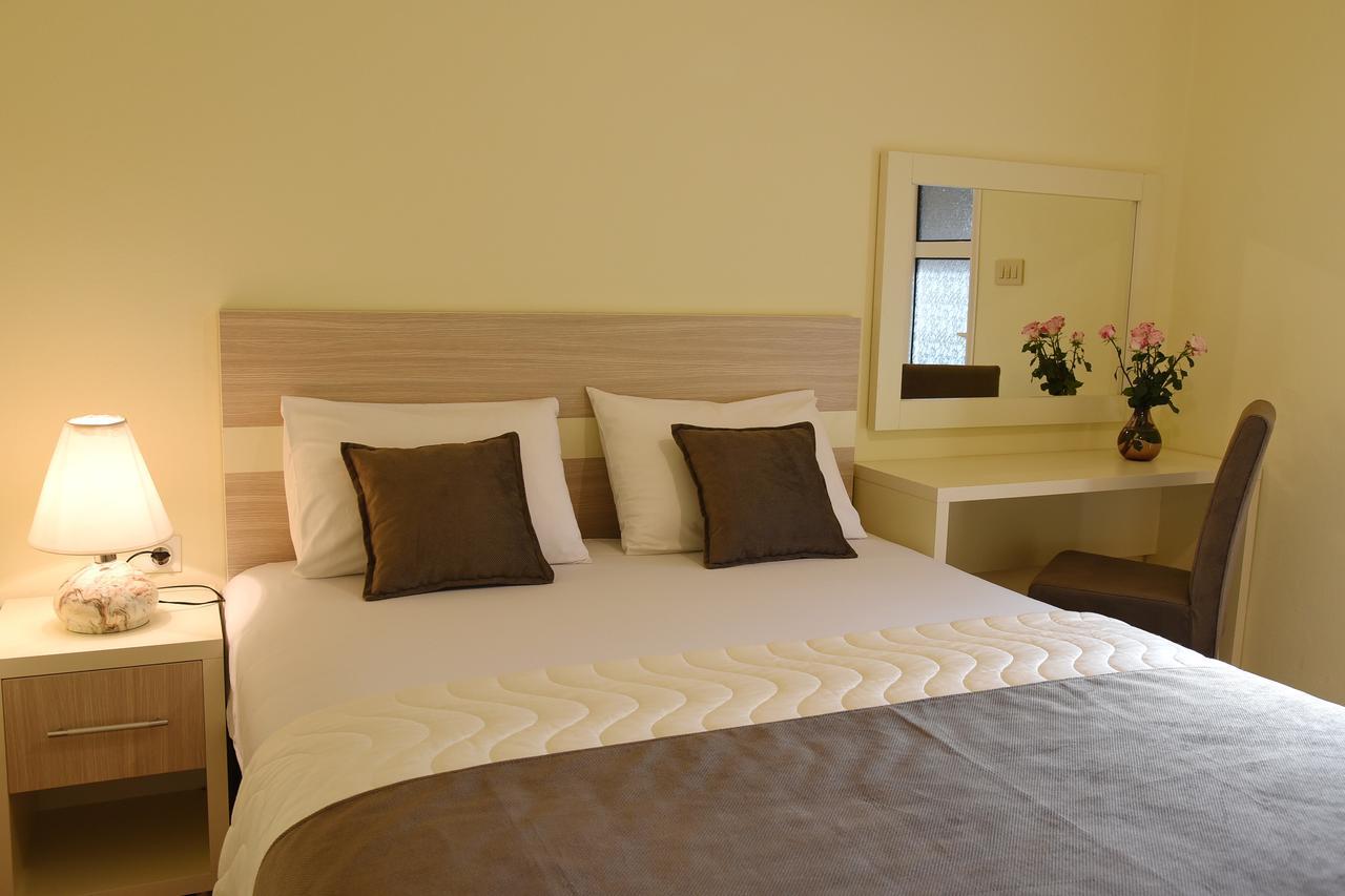 Apartments & Rooms Jelka Котор Екстер'єр фото