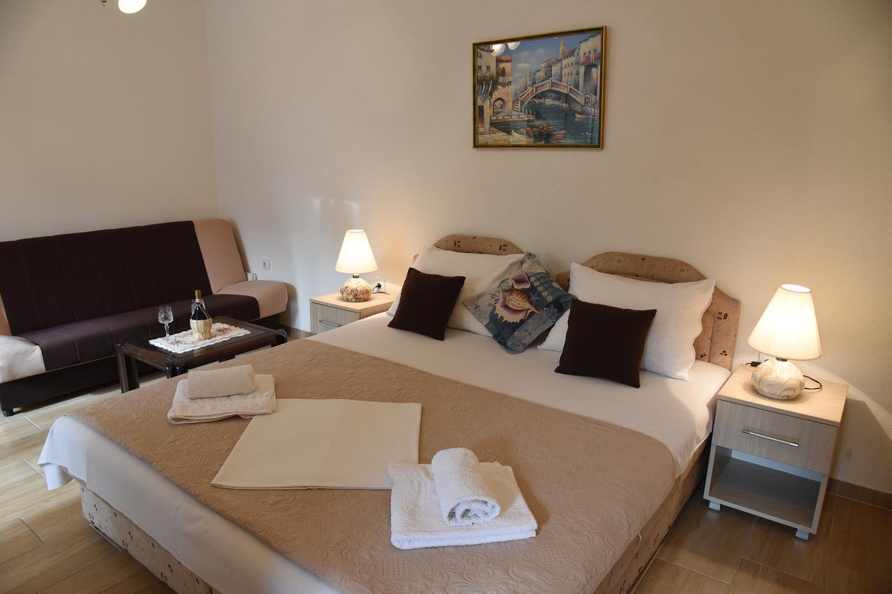 Apartments & Rooms Jelka Котор Екстер'єр фото