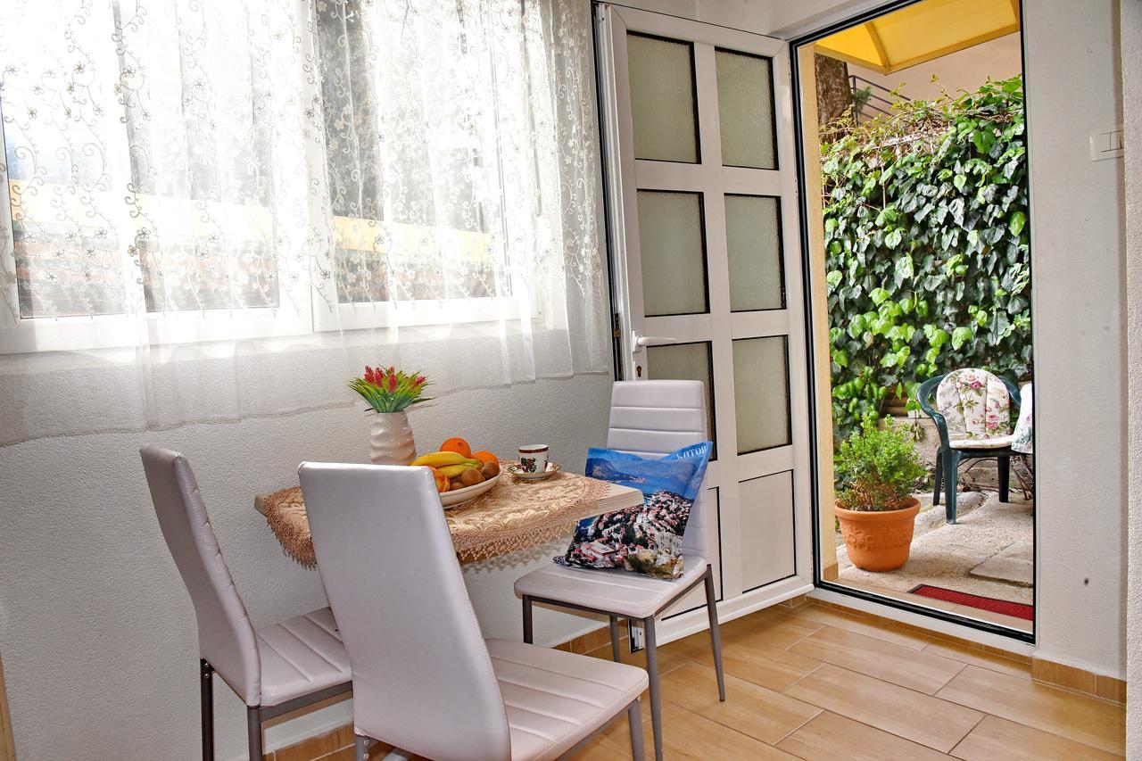 Apartments & Rooms Jelka Котор Екстер'єр фото